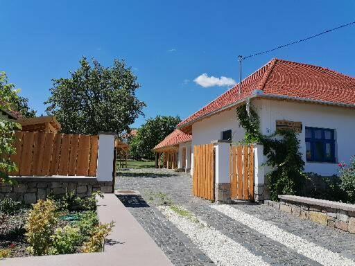 Csenduelo Vendeghaz Apartment Noszvaj Luaran gambar